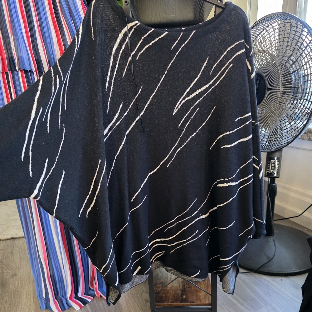 Alfani Black and White Abstract Poncho Top